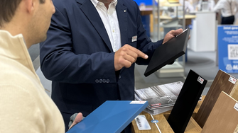 … für beste Beratung zur Oberflächenveredelung…  | © ADLER … für beste Beratung zur Oberflächenveredelung…  | © ADLER